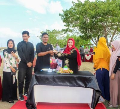 Rektor UUI Adakan Acara Syukuran Akreditasi Farmasi bareng Mahasiswa