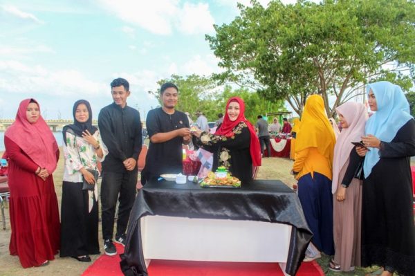 Rektor UUI Adakan Acara Syukuran Akreditasi Farmasi bareng Mahasiswa