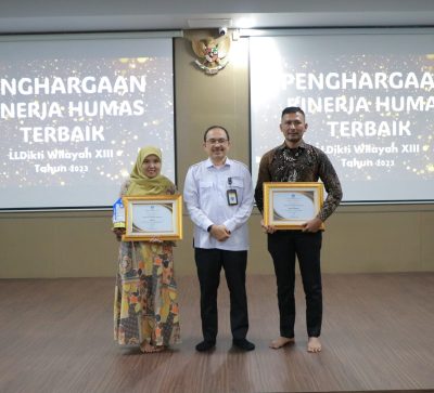 Tim humas Universitas Ubudiyah Indonesia (UUI) menerima piagam penghargaan sebagai pemenang lomba Anugerah Humas Diktiristek 2023 pada kategori media sosial dan laman/website pada Selasa (31/10/2023) di Kantor LLDikti Wilayah XIII, Banda Aceh.