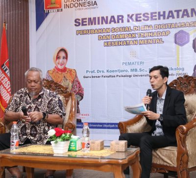 Guru Besar Universitas Gadjah Mada Prof Drs Koentjoro MBSc PD Psikolog mengisi seminar kesehatan di Plenary Hall Universitas Ubudiyah Indonesia (UUI), Banda Aceh, Senin (4/2/2023).
